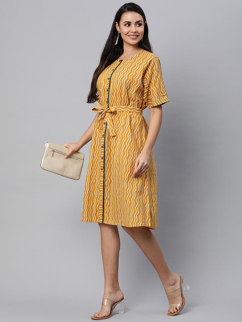 short sleeved printed fit & flare dress - 18388642 - Zoom Image - 2