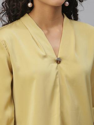 v-neck solid regular top - 18392031 - Standard Image - 5