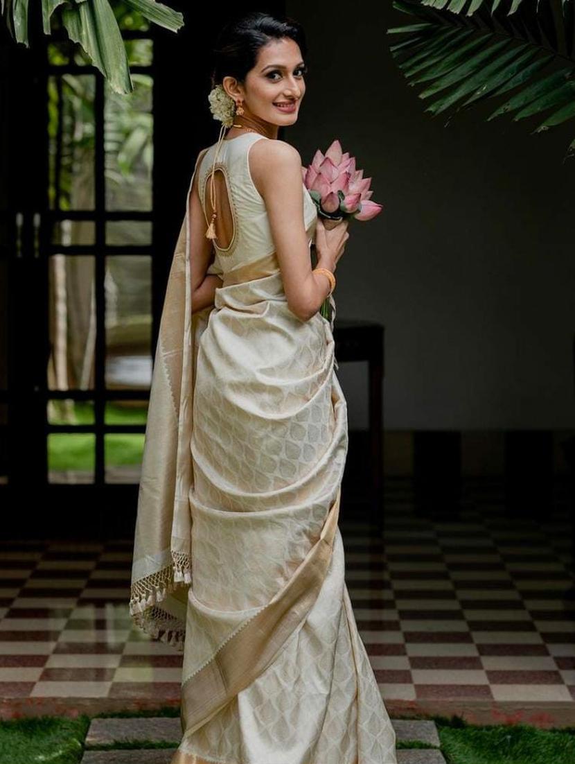 cream silk banarasi saree with blouse - 18401368 - Zoom Image - 2