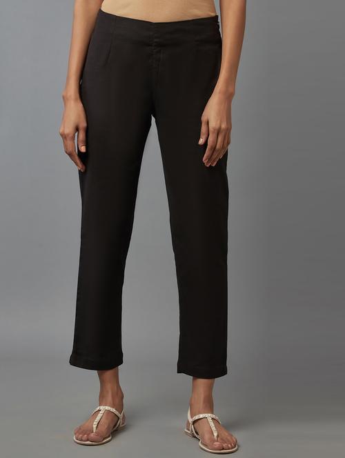 black solid tapered pant - 18406701 - Standard Image - 1