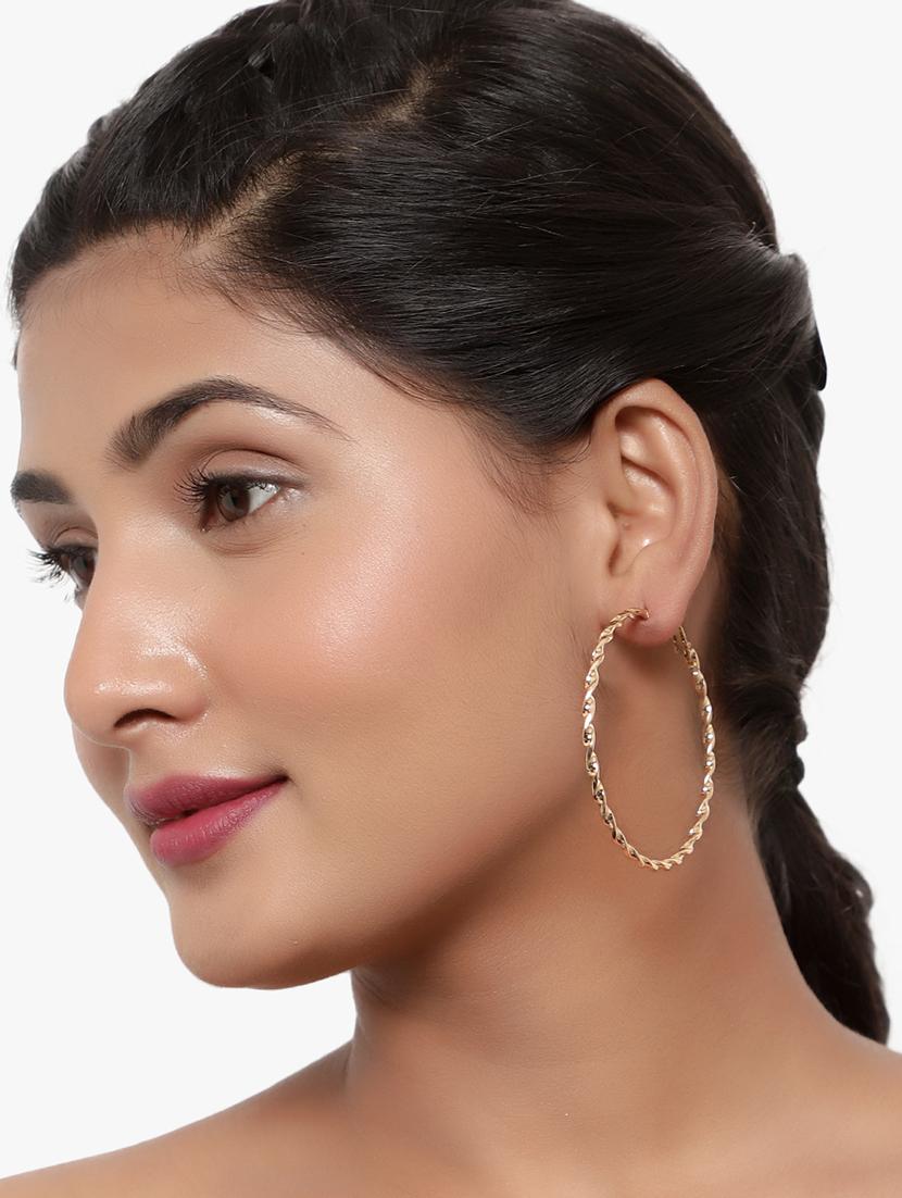 gold metal hoop earring - 18409388 - Zoom Image - 4