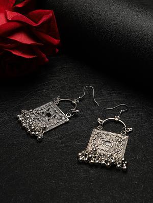 silver metal earring - 18409408 - Standard Image - 2