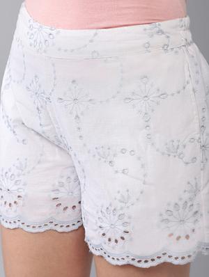 mid rise schiffli short - 18415878 - Standard Image - 6