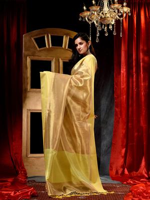 solid with bordered woven saree with blouse - 18419146 - Standard Image - 2