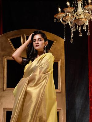 solid with bordered woven saree with blouse - 18419146 - Standard Image - 4
