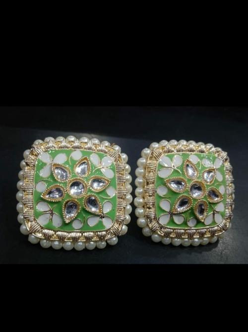 good quality earring set - 18423876 - Standard Image - 1