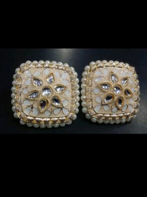 good quality earring set - 18423877 - Standard Image - 2