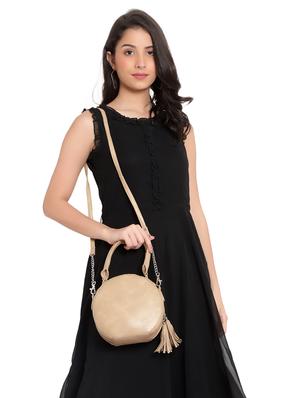 beige solid regular sling bag - 18437092 - Standard Image - 6