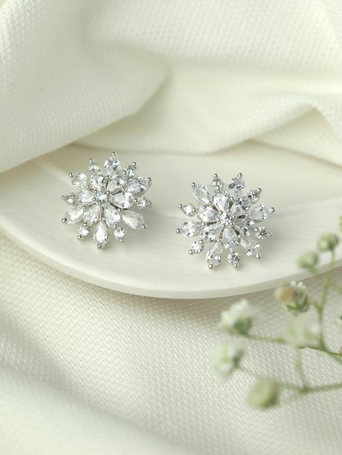 silver studs earring - 18438617 - Very Small Image - 1