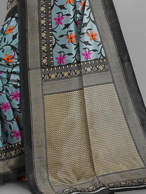 contrast bordered printed saree with blouse - 18439144 - Standard Image - 4