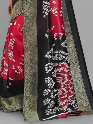 contrast bordered printed saree with blouse - 18443515 - Standard Image - 4