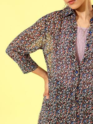 curved printed long shirt - 18447019 - Standard Image - 5