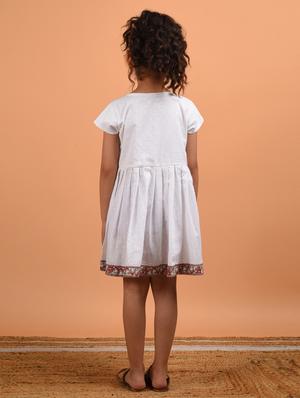 girls white solid pleated frock - 18448916 - Standard Image - 4