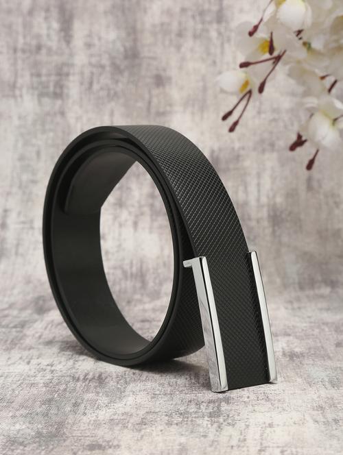 black leather belt - 18449412 - Very Small Image - 1