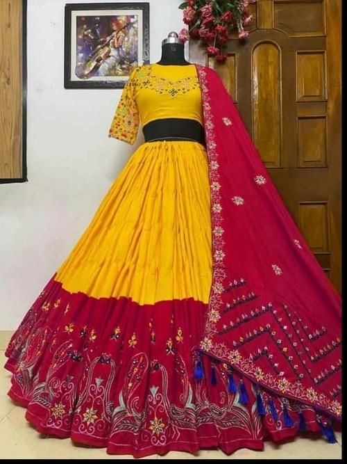women lehenga choli with dupatta - 18453761 - Standard Image - 1