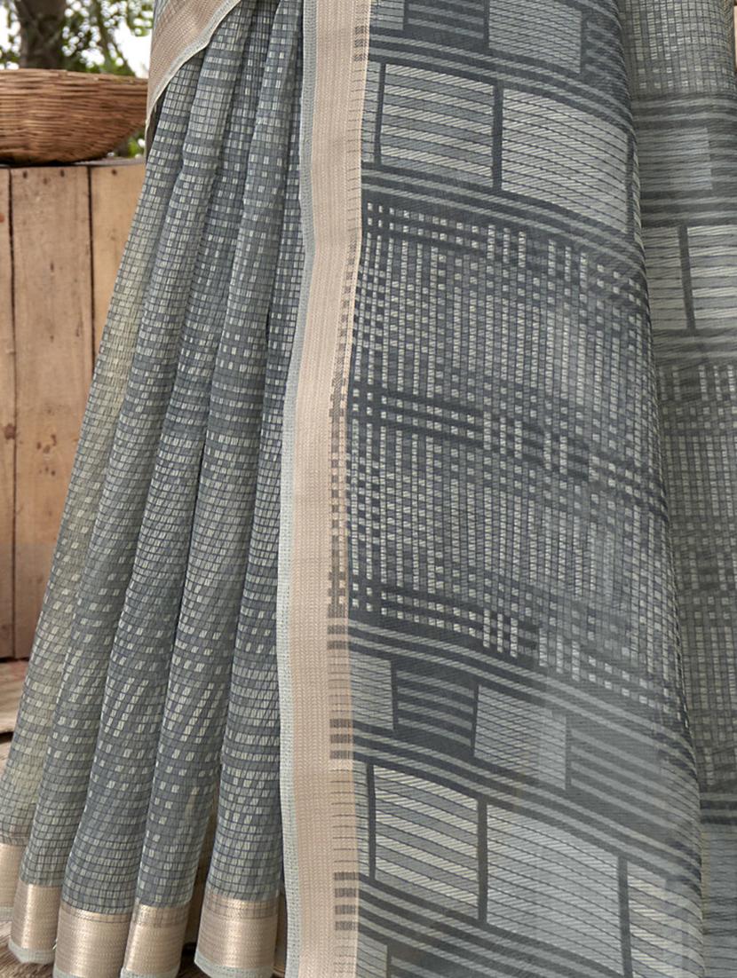 contrast bordered checkered woven saree with blouse - 18454763 - Zoom Image - 3