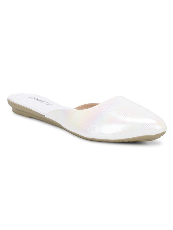 white slip on flat - 18461796 - Zoom Image - 1