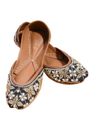 women black slip on jutis & mojari - 18463587 - Standard Image - 2