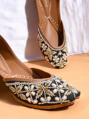 women black slip on jutis & mojari - 18463587 - Standard Image - 3