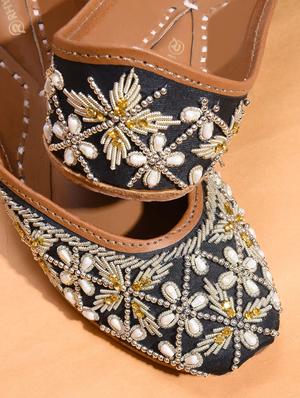 women black slip on jutis & mojari - 18463587 - Standard Image - 6