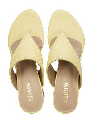 solid toe separator sandal - 18465918 - Standard Image - 4