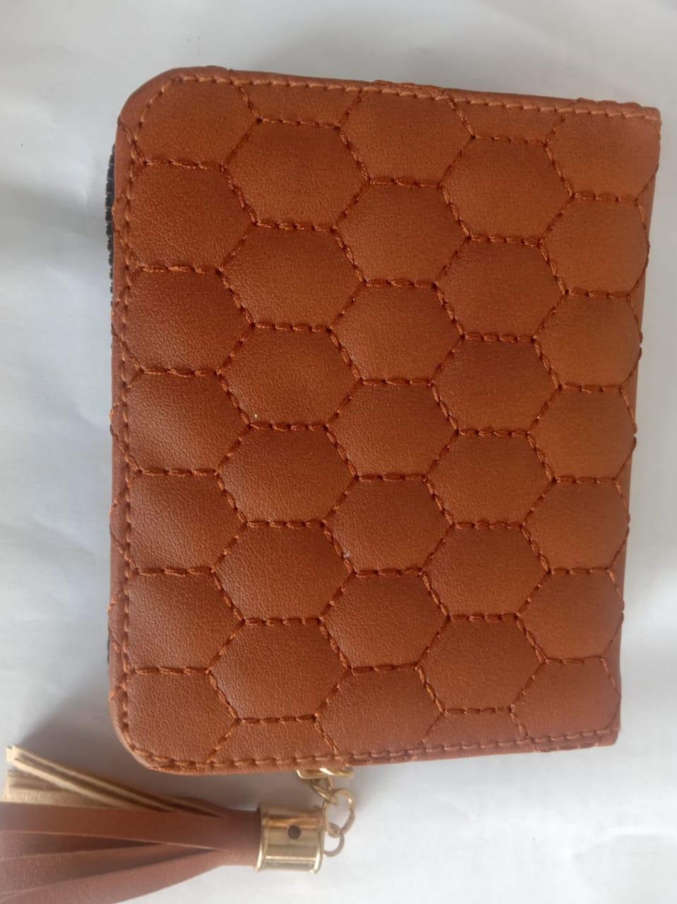 women small hand wallet - 18468454 - Zoom Image - 2
