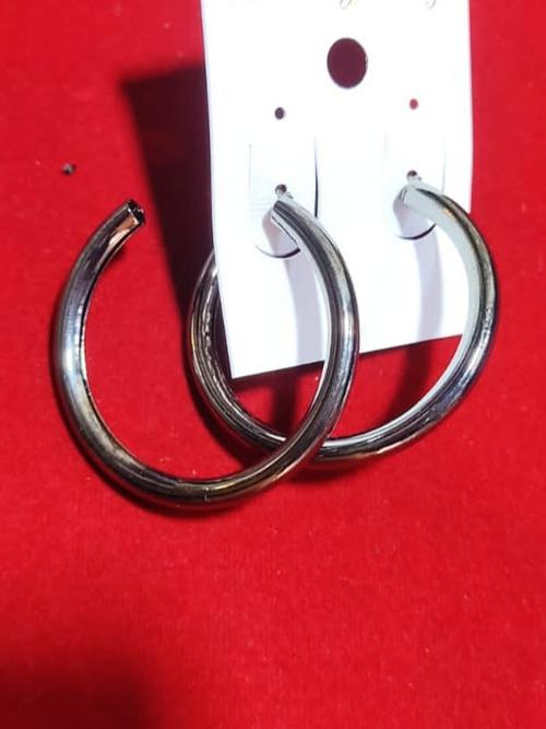 women stylish earring - 18469084 - Very Small Image - 1