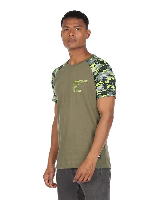 olive green color-blocked t-shirt - 18509303 - Standard Image - 1