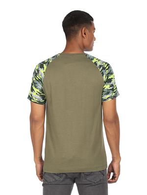 olive green color-blocked t-shirt - 18509303 - Standard Image - 2