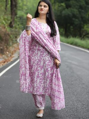 women printed suit with dupatta - 18528287 - Standard Image - 2