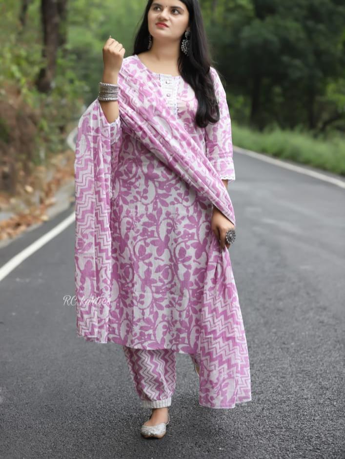 women printed suit with dupatta - 18528287 - Zoom Image - 1