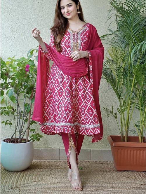 women printed suit with dupatta - 18528288 - Standard Image - 1