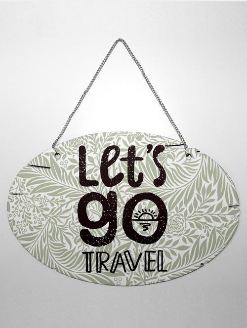bloggers are born in august printed wall hanging board birthday gift (oval shape)| - 18564118 - Standard Image - 1