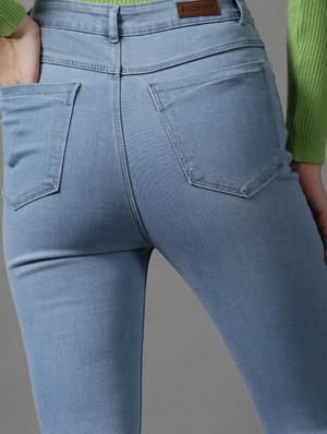 mid rise denim jean - 18590993 - Standard Image - 7