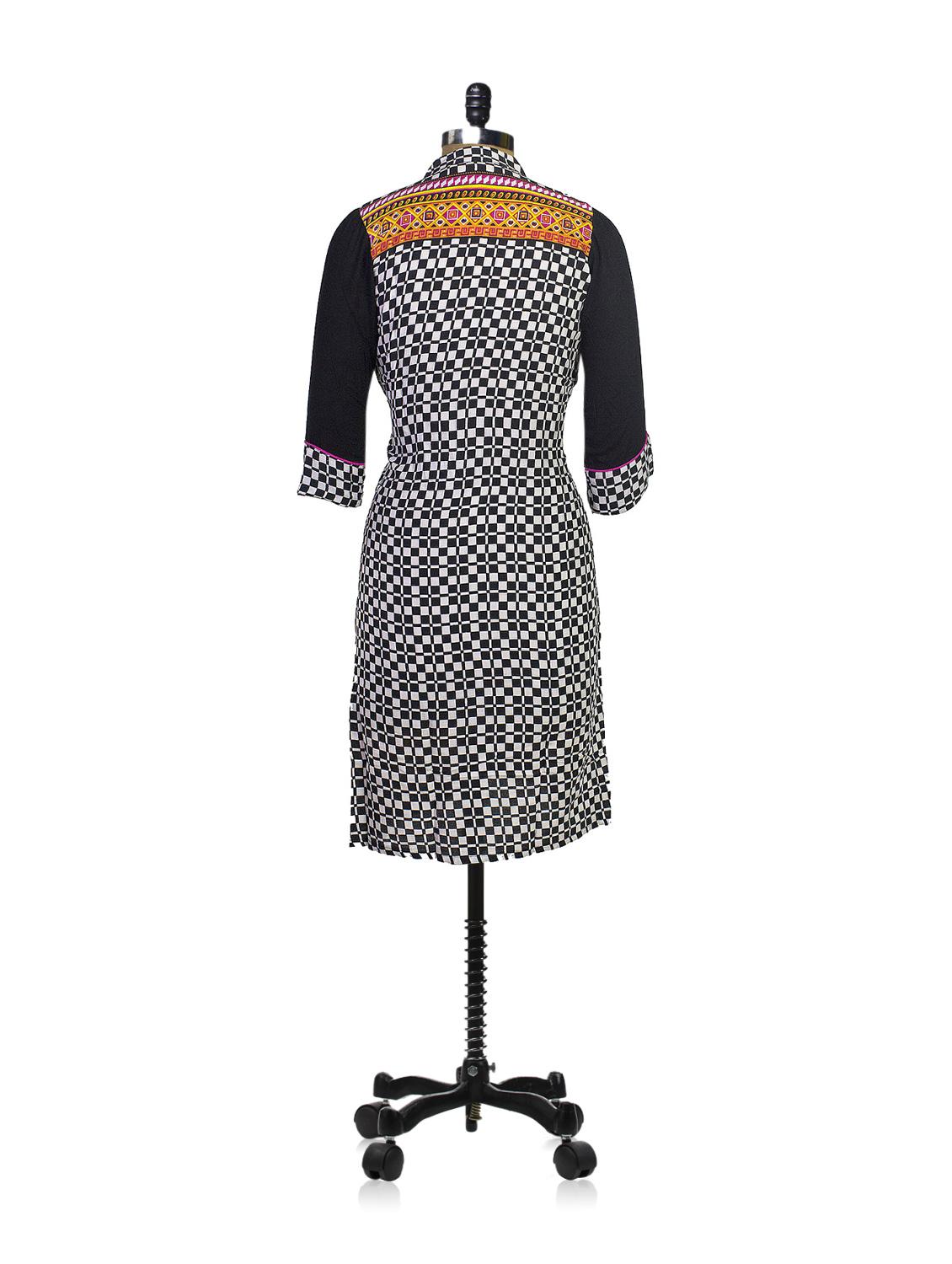 black straight kurta - 863019 - Zoom Image - 3