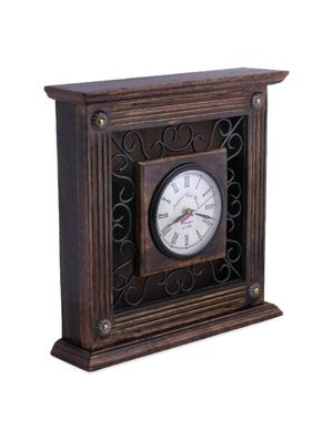 wooden vintage wall clock - 957965 - Standard Image - 2