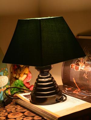 black and green table lamp - 9618578 - Standard Image - 2