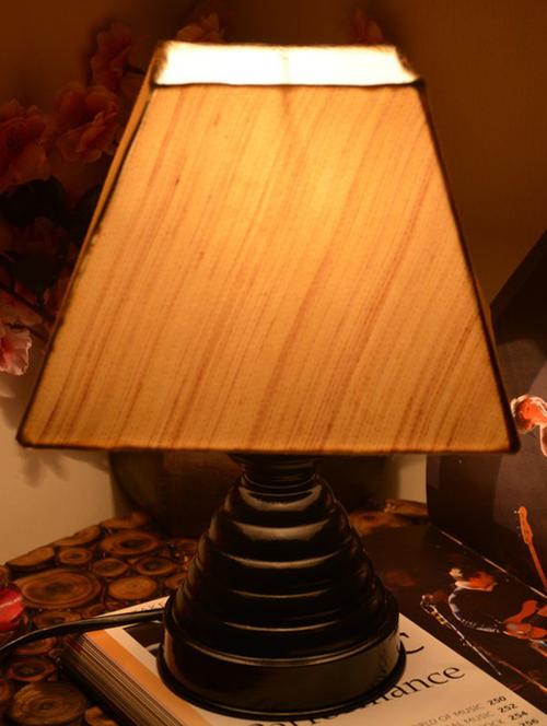 black and cream table lamp - 9618579 - Standard Image - 1