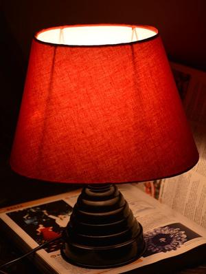 black and red table lamp - 9618581 - Standard Image - 4
