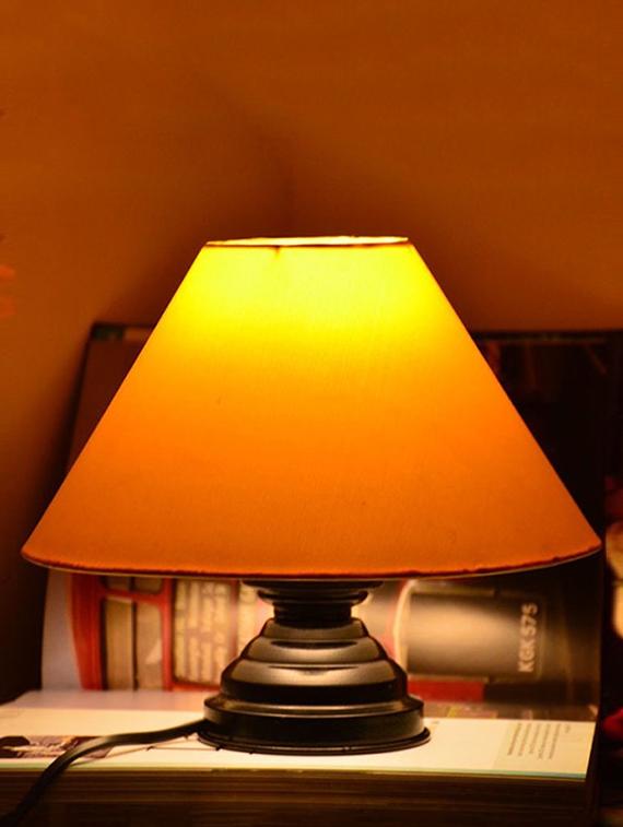 black and yellow table lamp - 9618626 - Zoom Image - 4