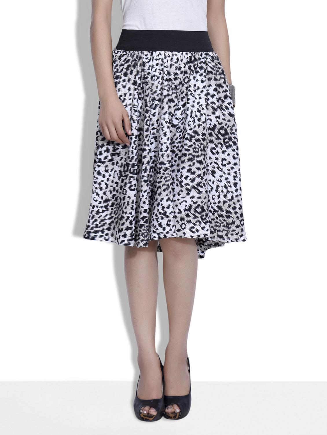 white and black printed polycrepe skirt - 9633913 - Zoom Image - 1