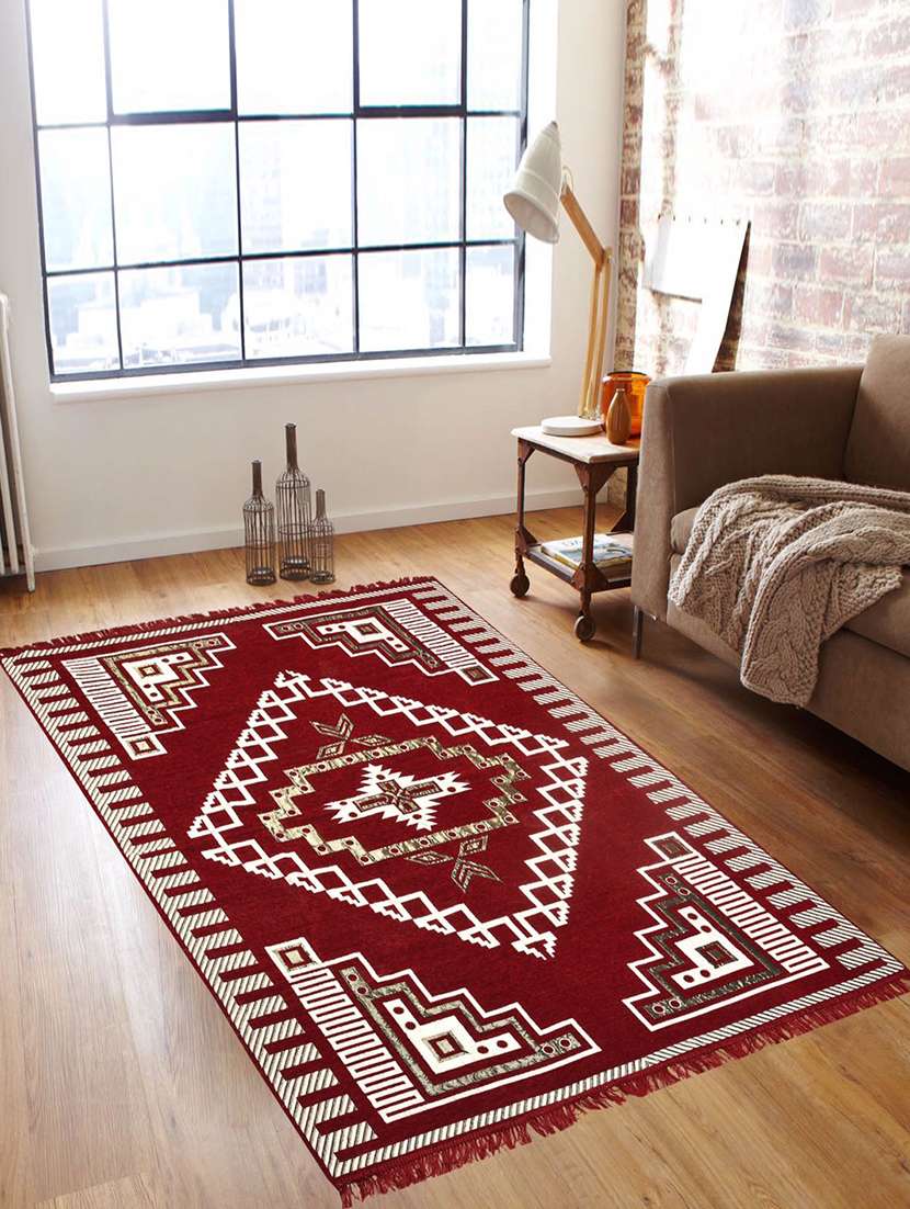 Classic Chennile Carpets By Homesense. Size:5x7 Feets