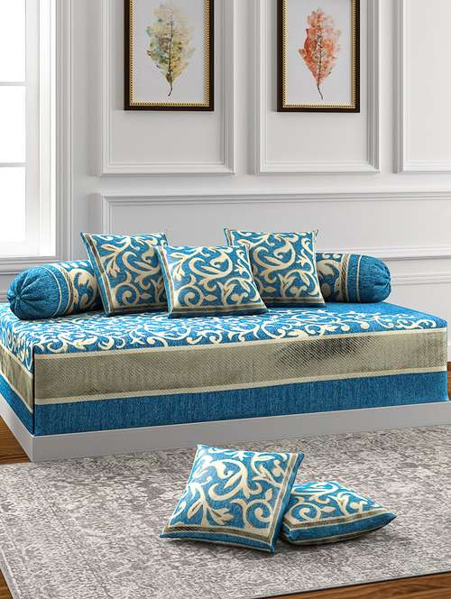 diwan cot bed and pillows