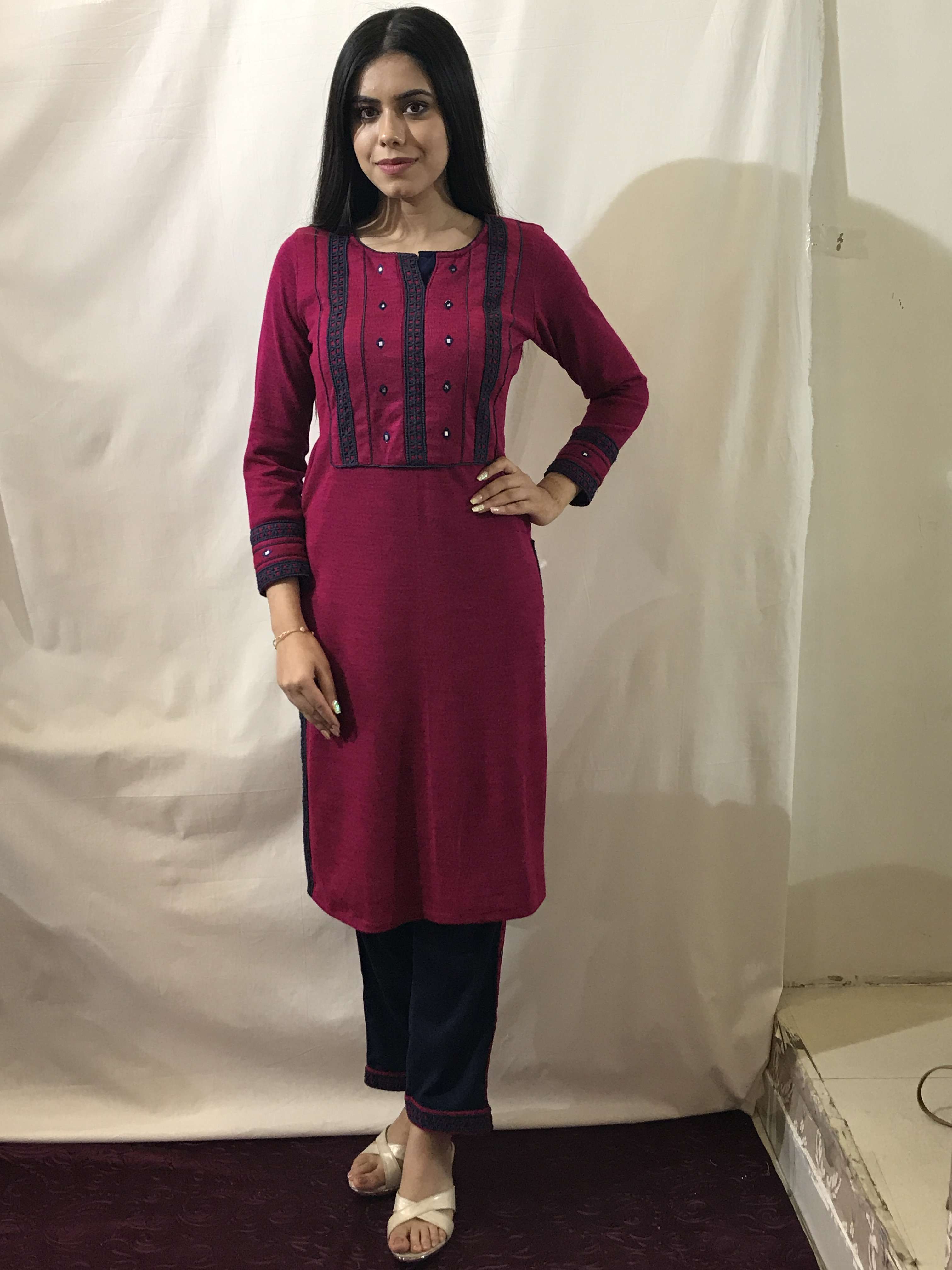 Buy online Yoke Detailed Woolen Kurta 