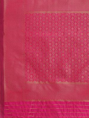 women's floral pink colored saree - 17908157 - Standard Image - 4