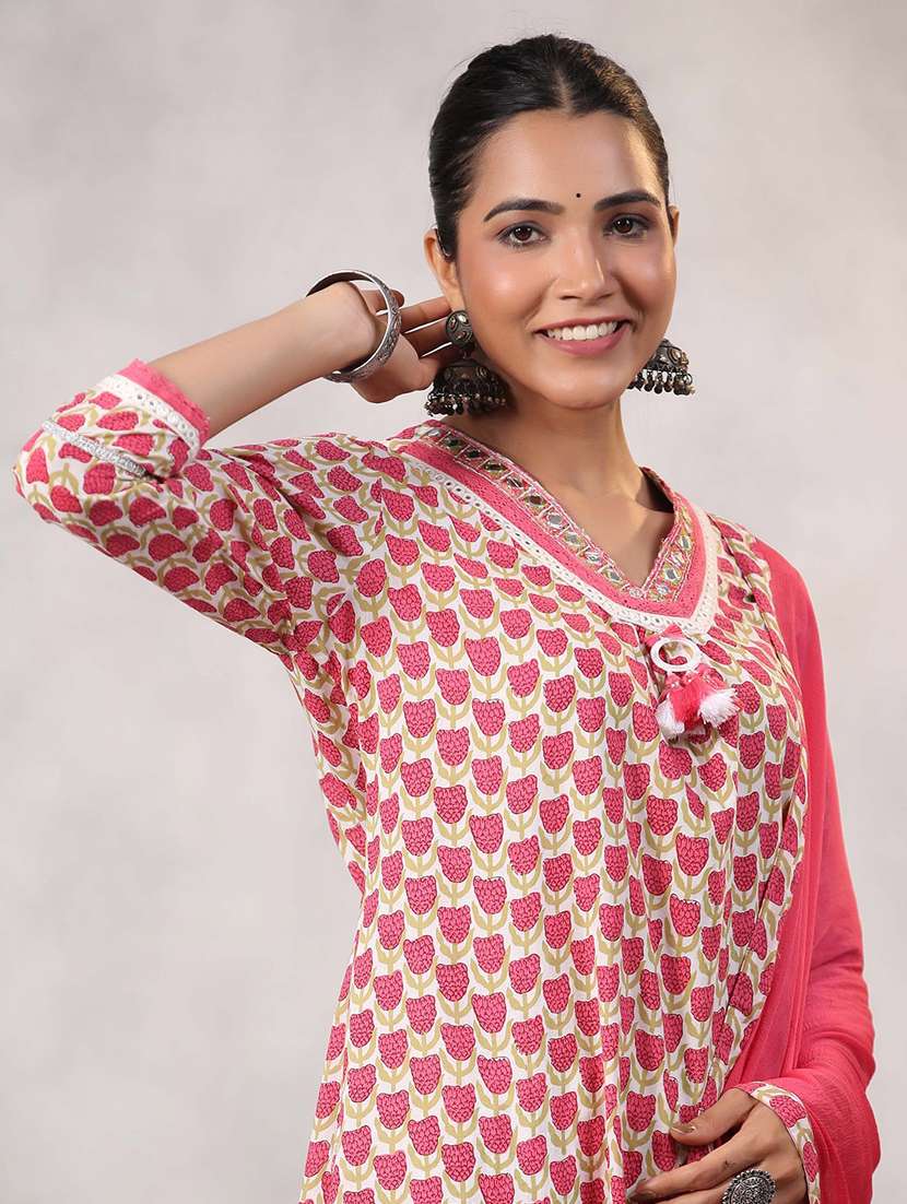 Women Pink Dhoti Kurta Set With Dupatta