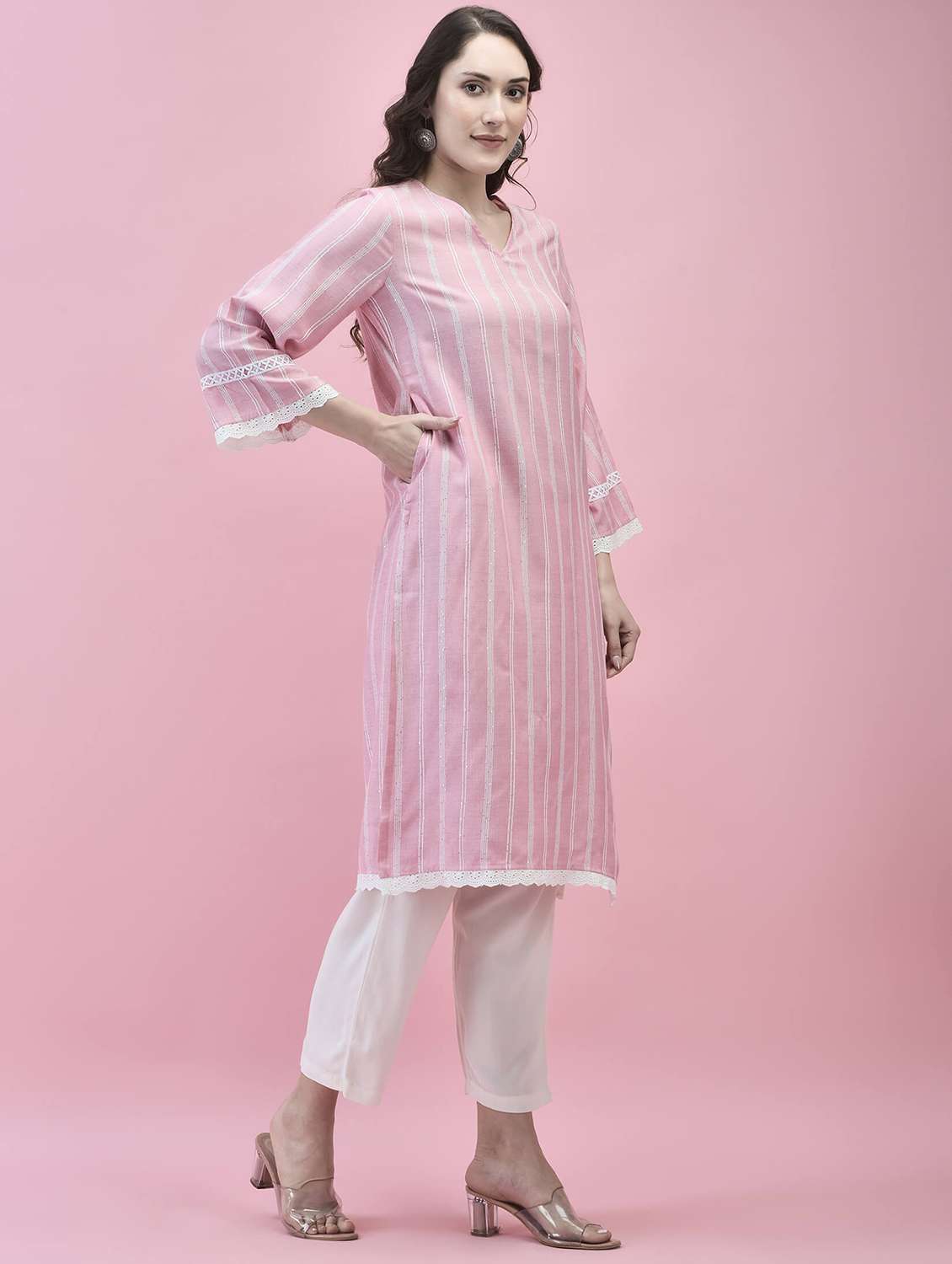Women Three Quarter Sleeve Straight Kurta