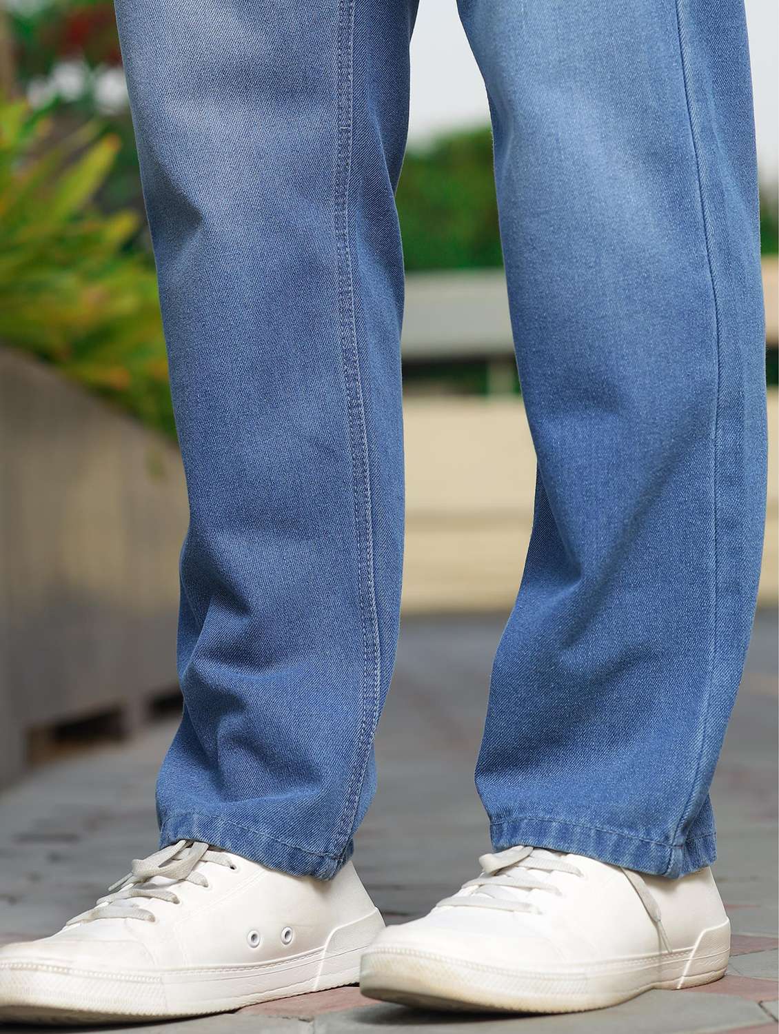 Men Mid Rise Plain Denim Jeans