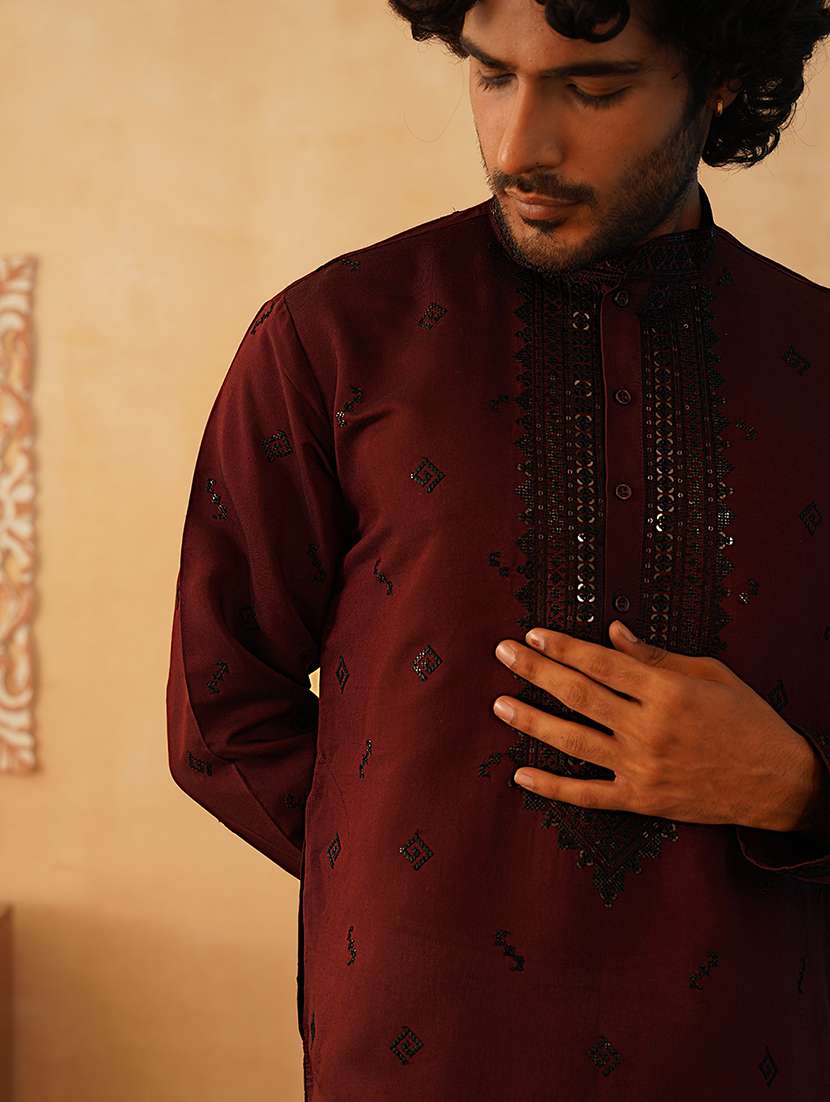 Men Mandarin Neck Sequined Long Kurta