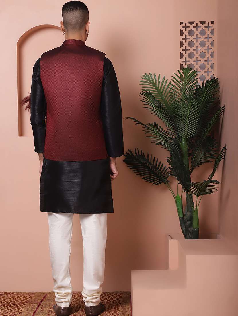Men Solid Kurta Pyjama Set With Printed Jacket